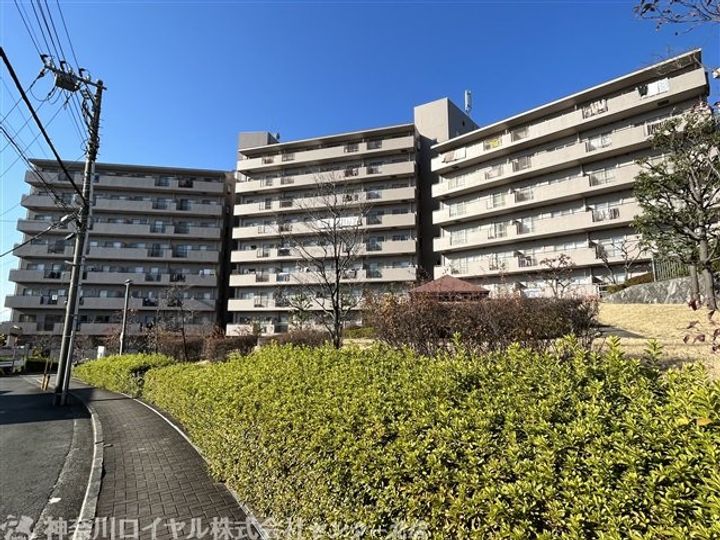 オクトス市ケ尾 1号棟の外観