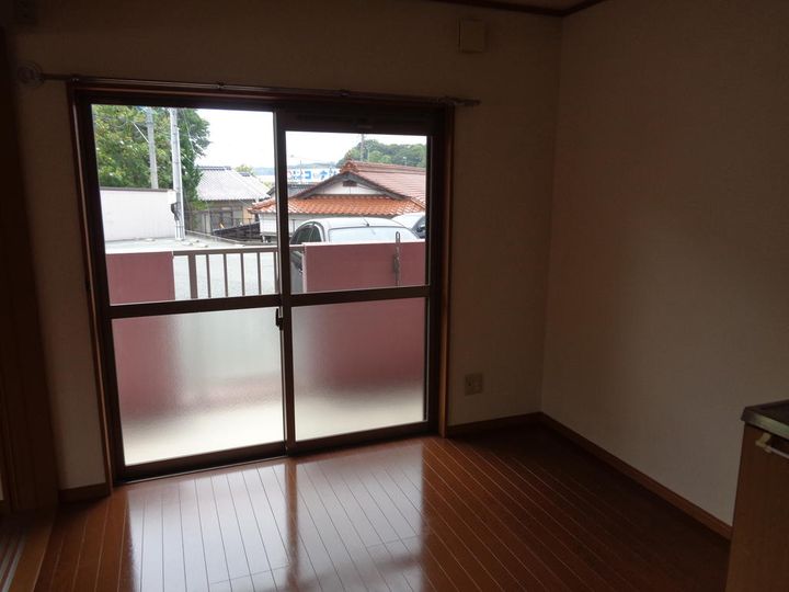 ルネッサマツモトの居間