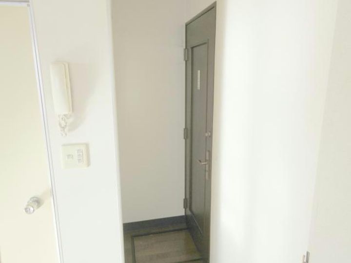 小菅ビルの玄関