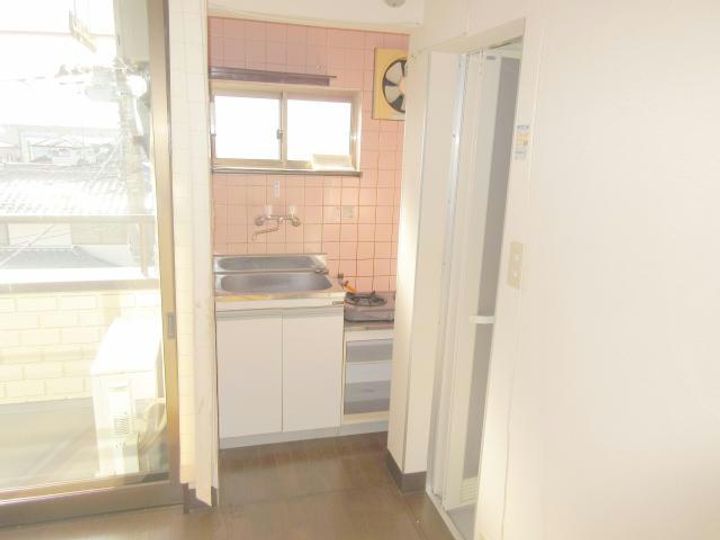 小菅ビルの居間