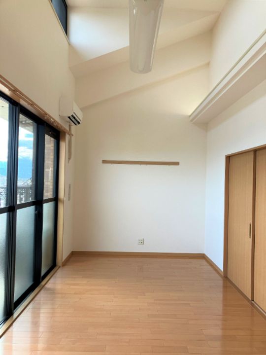 エスポワール本今の居間