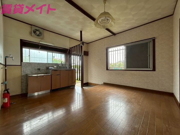 三重県三重郡朝日町大字縄生(一戸建)の賃貸物件の居間