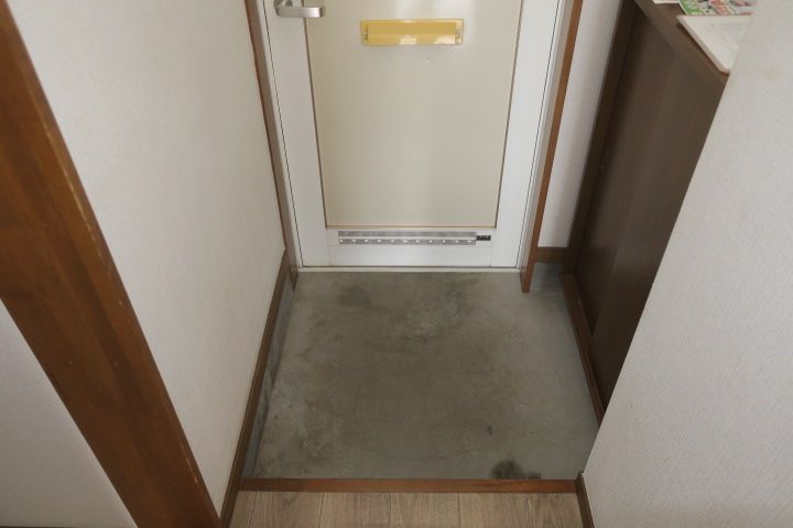 太陽ハイツの玄関