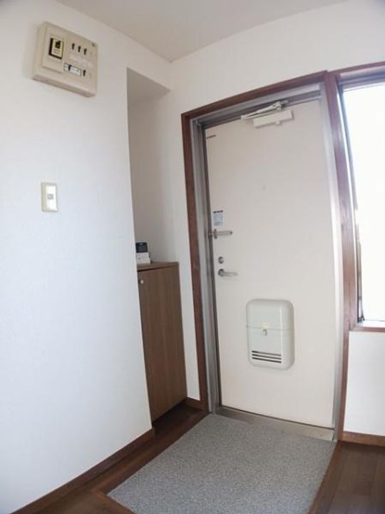 千葉県四街道市鹿渡(マンション)の賃貸物件の玄関