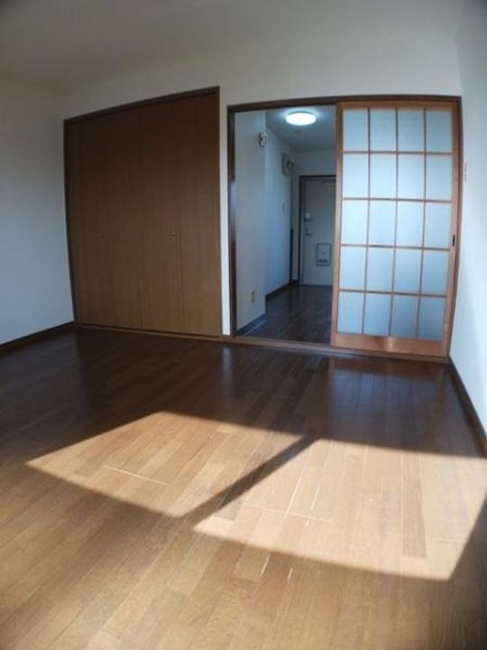 千葉県四街道市鹿渡(マンション)の賃貸物件の居間