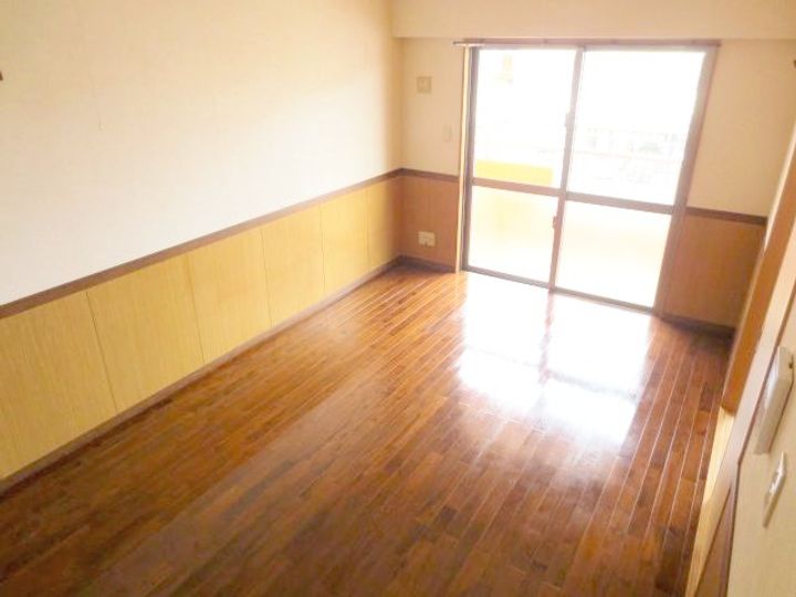 根差部一番館の居間