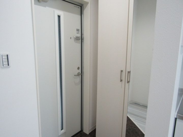 クローバーハイツ鷹合の玄関