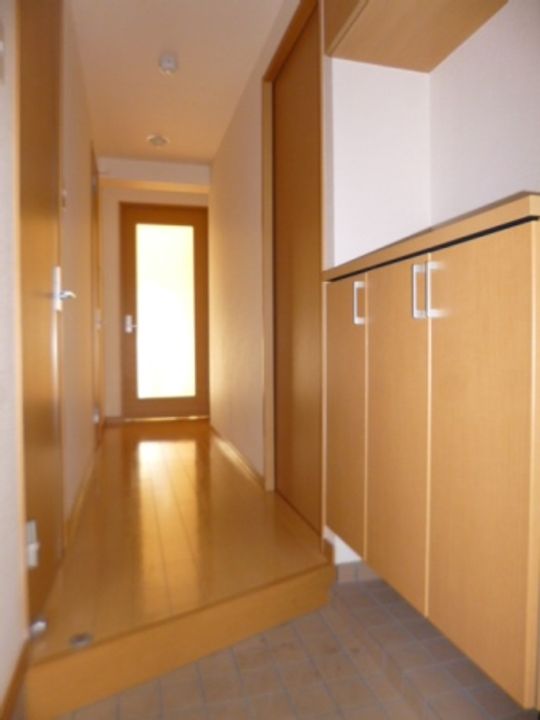 三重県伊勢市二見町山田原(マンション)の賃貸物件の玄関