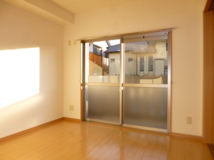 三重県伊勢市二見町山田原(マンション)の賃貸物件の居間