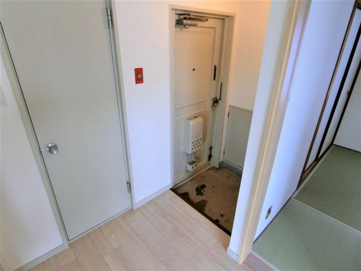 マンション甲峰の玄関