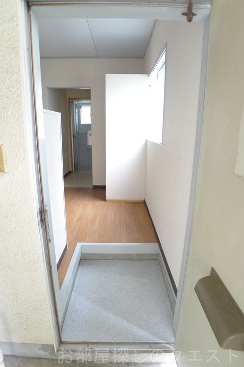 美弘ハイツの玄関