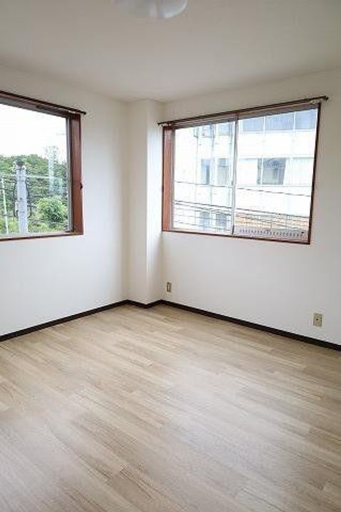 ときわビルの居間