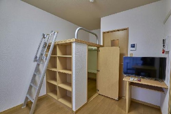 レオパレスレスト 清水の居間