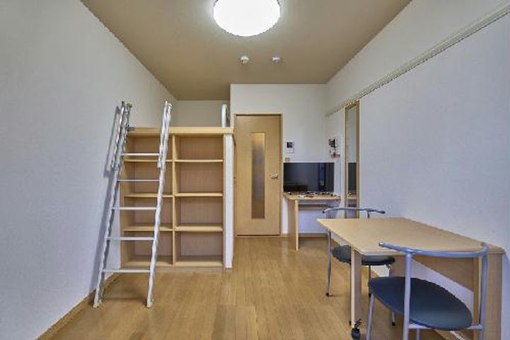 レオパレスレスト 清水の居間