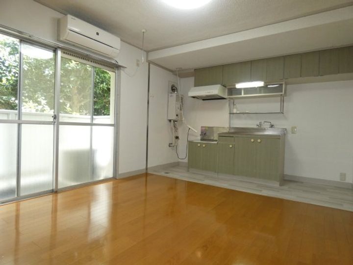 メゾンアミノの居間