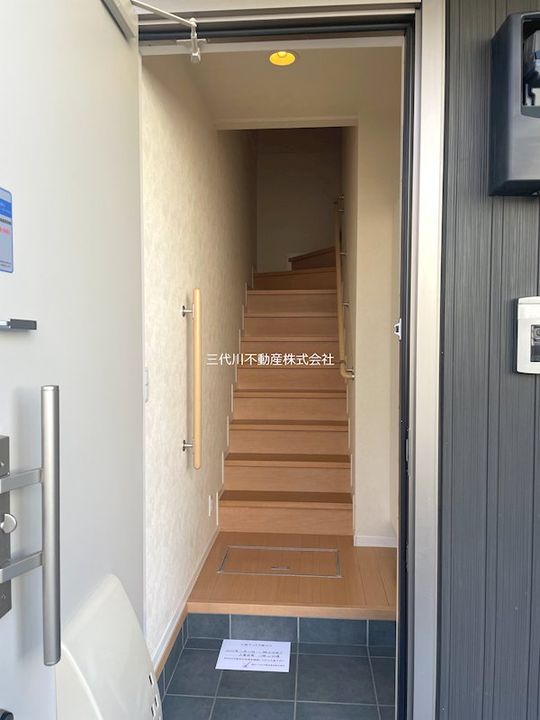 エスターテYATSUの玄関