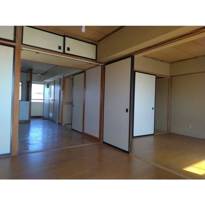 サンハイツ伊勢の居間