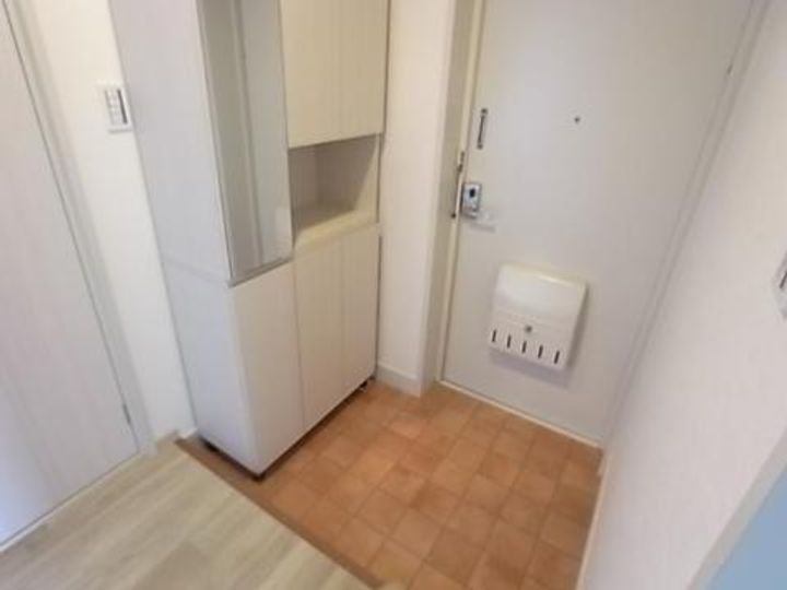 峰塚マンションの玄関
