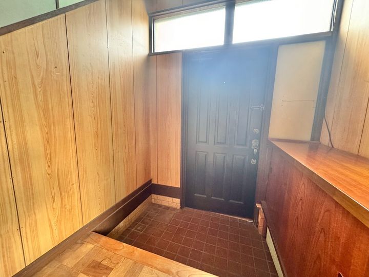 神奈川県横浜市金沢区富岡西4(一戸建)の賃貸物件の玄関