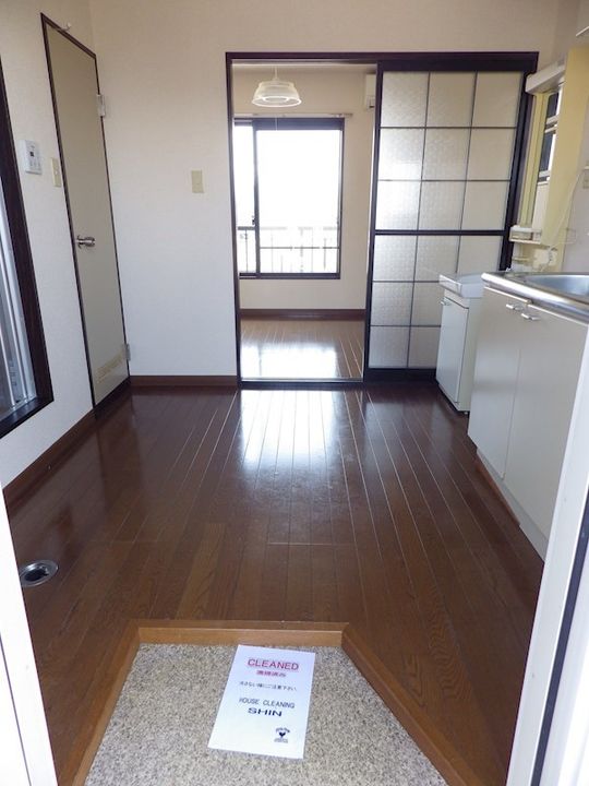 フレグランス依田の玄関