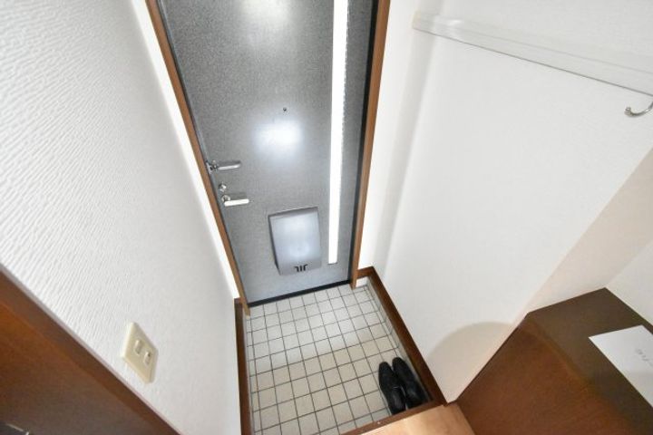 群馬県伊勢崎市中央町(アパート)の賃貸物件の玄関