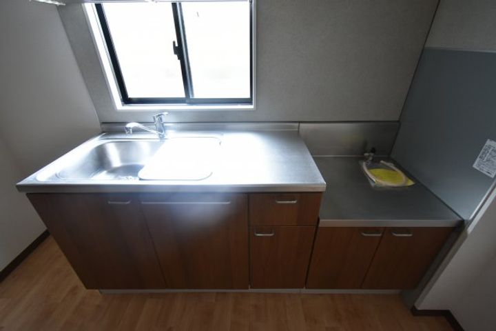 群馬県伊勢崎市中央町(アパート)の賃貸物件のキッチン