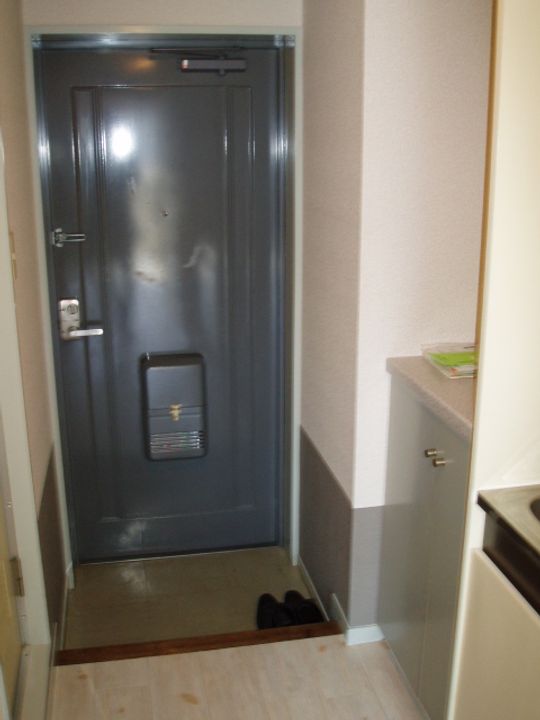 東京都調布市菊野台3(マンション)の賃貸物件の玄関