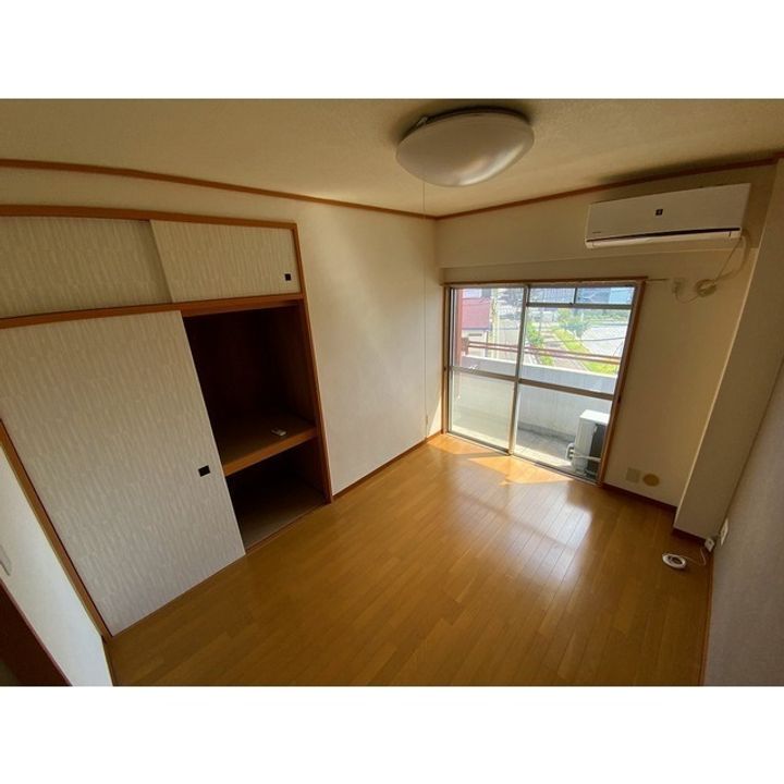 スカイ厚木の居間