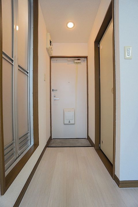 ピアマンションIIの玄関