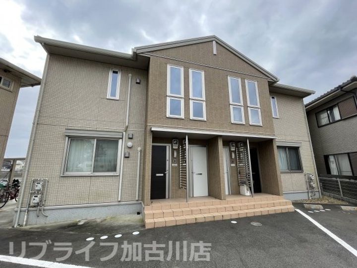 セントラルヴィレッジ泉の外観