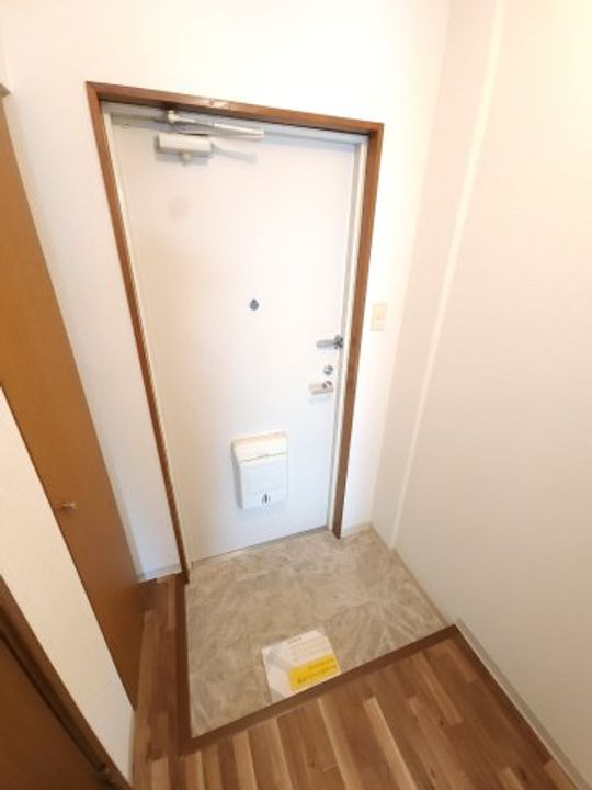 大阪府大阪市東淀川区上新庄2(マンション)の賃貸物件の玄関