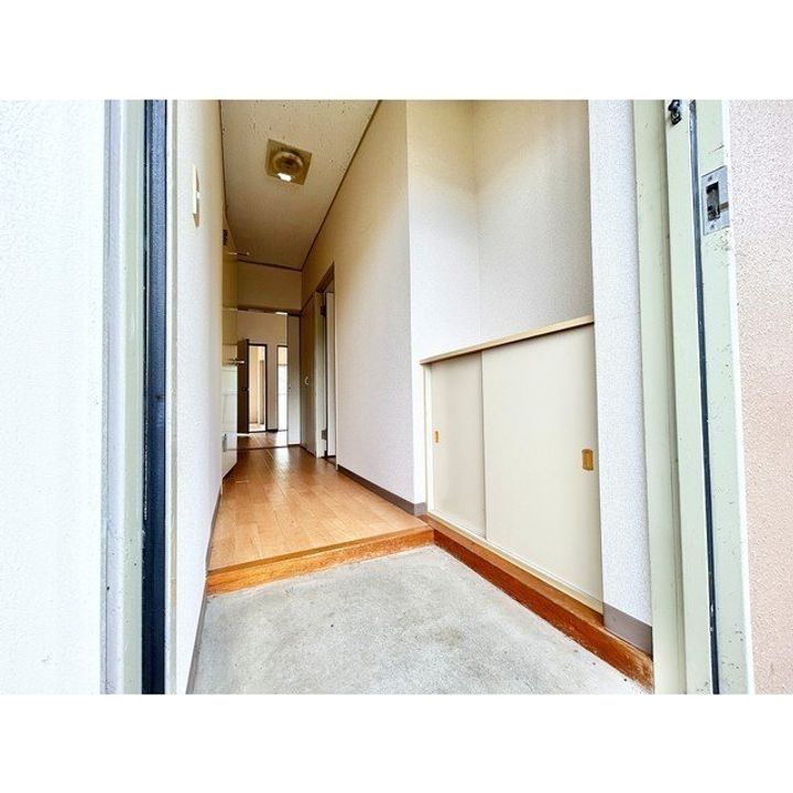 マンション名倉の玄関