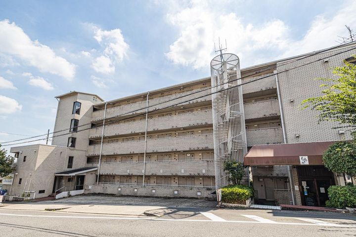 ラフォーレ八事の外観