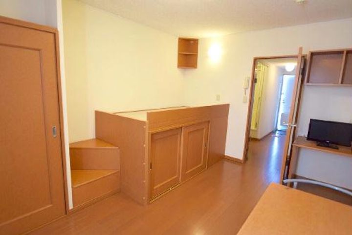 レオパレスE and byの居間