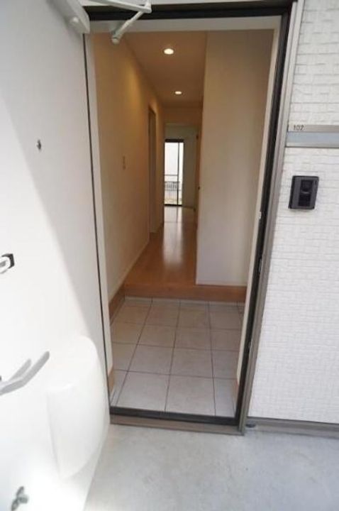 神奈川県横浜市神奈川区栗田谷(一戸建)の賃貸物件の玄関