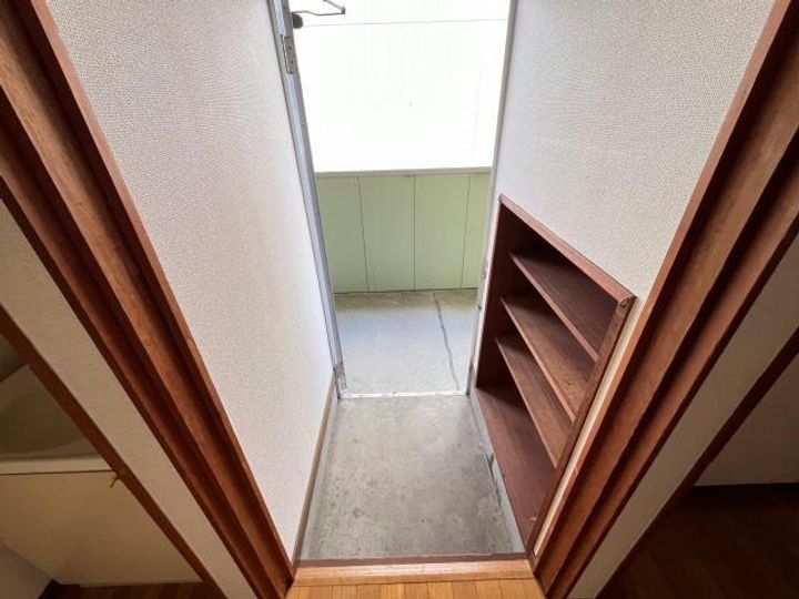 城山ハイツの玄関