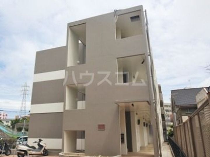 レオパレス小禄泉原當間の外観