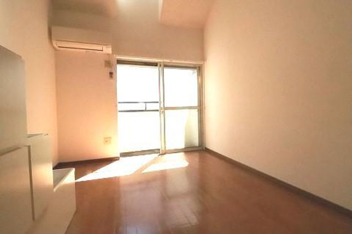 シティパレス深谷7-1の居間