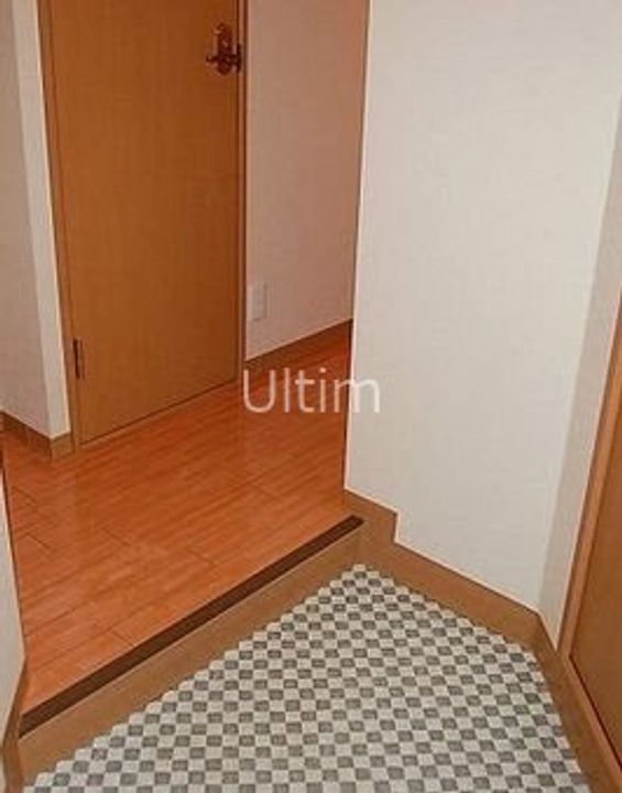 ビレイユ眞英河原町の玄関