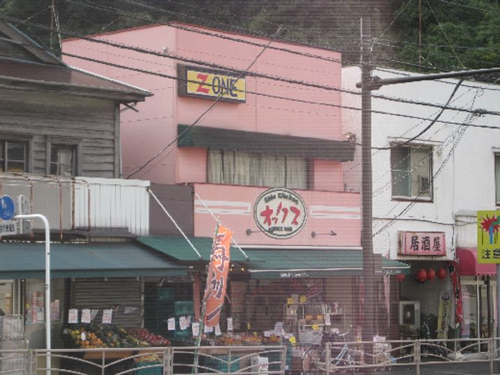 ピア・イトウの周辺