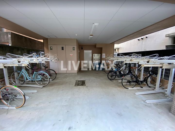 スカイコート初台の地図