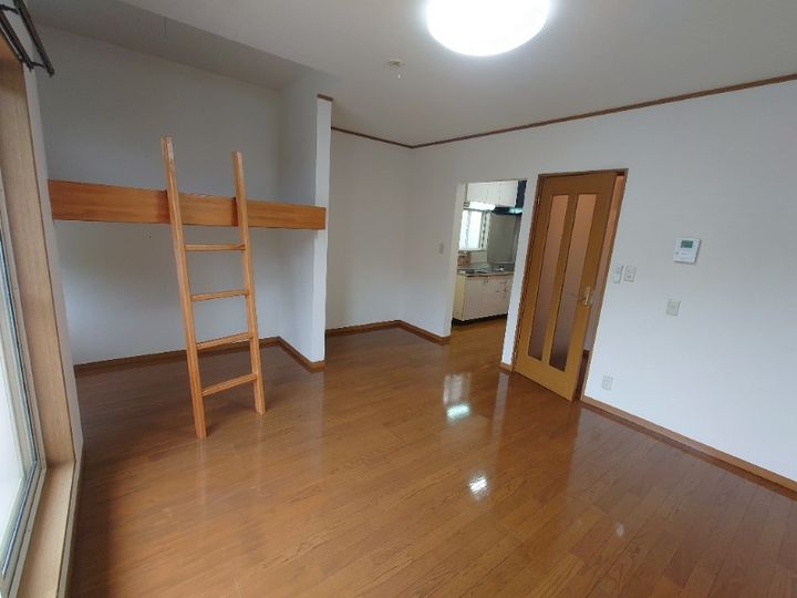 静岡県浜松市中央区西丘町(アパート)の賃貸物件の居間
