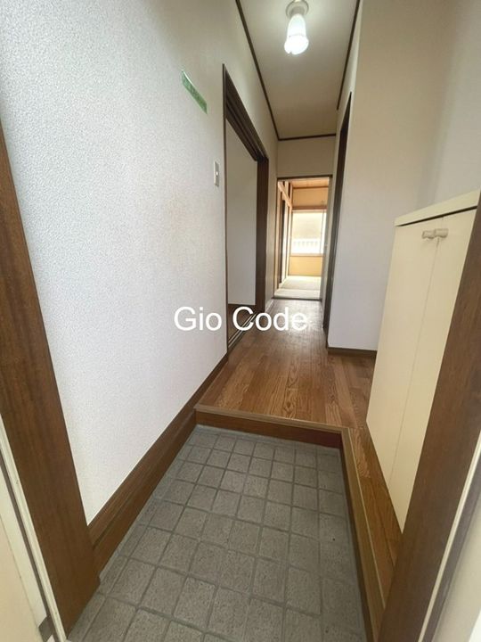 シティパレス谷塚Bの玄関