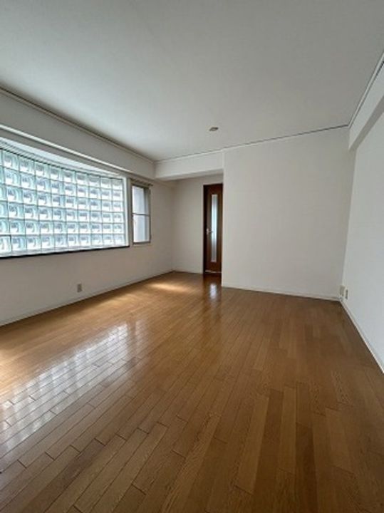 サンヒルズ芦屋1の居間