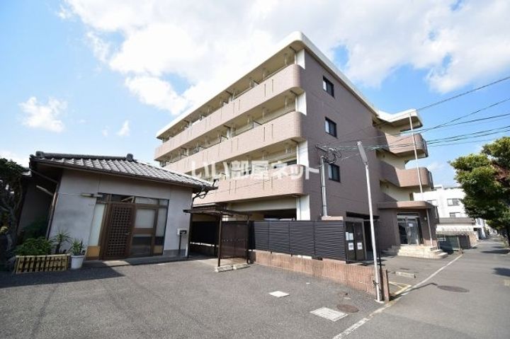 トレステーラ鶴崎の外観