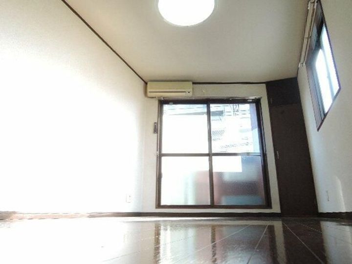 サラデカサの内装