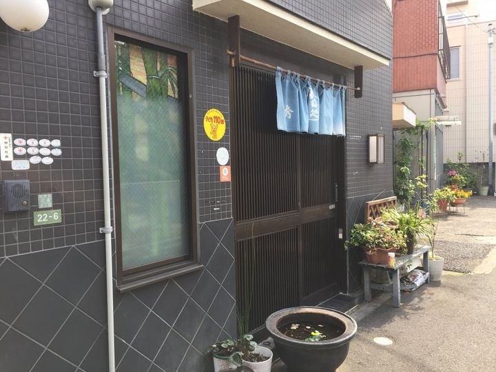 サラデカサの周辺