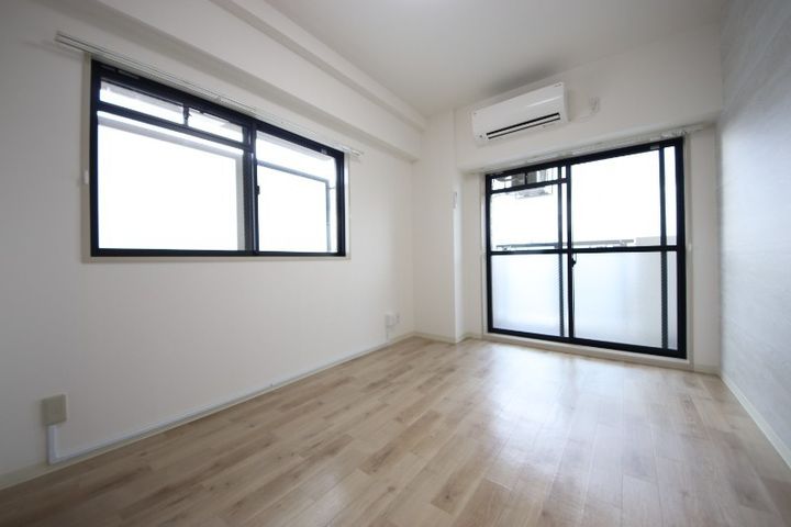 兵庫県尼崎市西本町8(マンション)の賃貸物件の居間