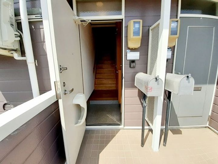 宮城県仙台市太白区茂庭字人来田西(アパート)の賃貸物件の玄関