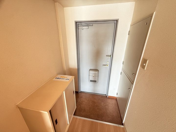 シ-ライフ ニシの玄関
